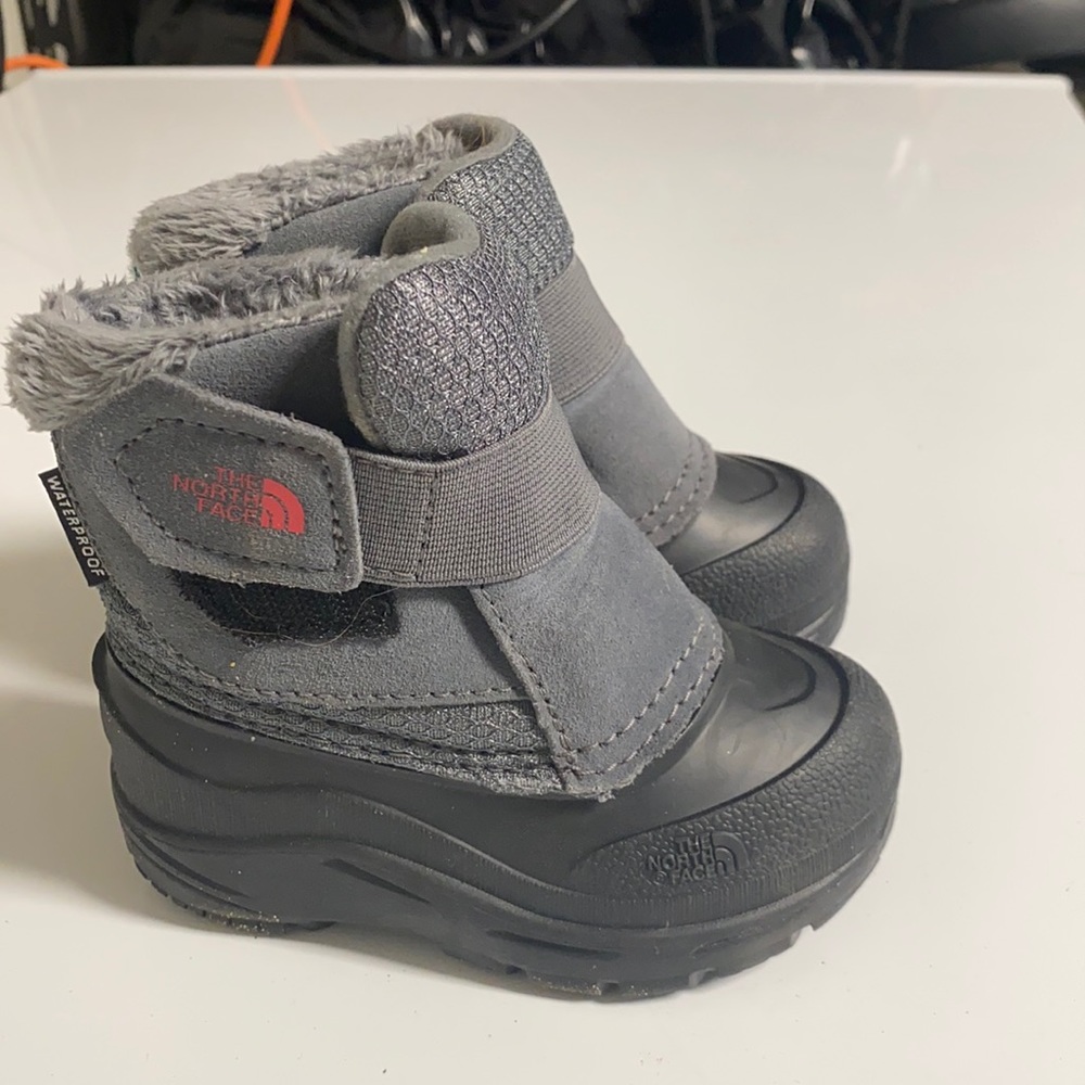 North face snow boots. Toddler size 6